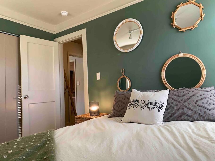 Boho Chic 2 Bedroom West Plaza カンザスシティ エクステリア 写真