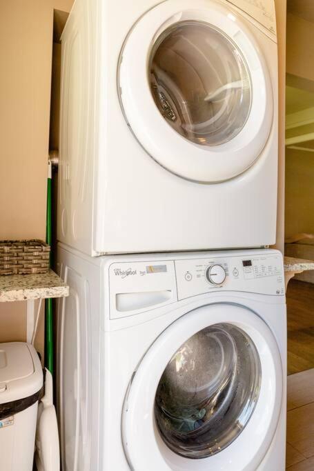 Boho Chic 2 Bedroom West Plaza カンザスシティ エクステリア 写真
